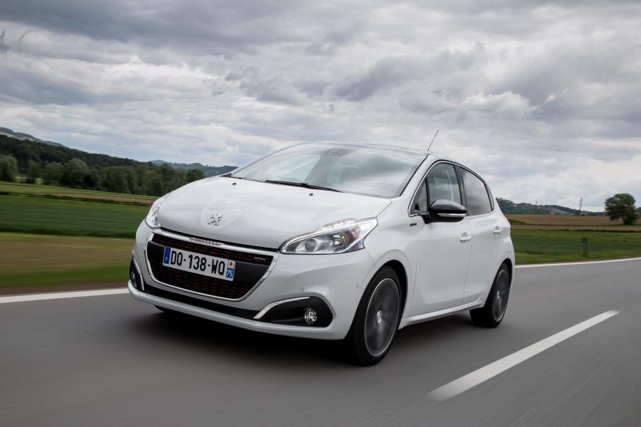  Peugeot 208 GT Line 5-Door 2015 года  (фото 16 из 20)
